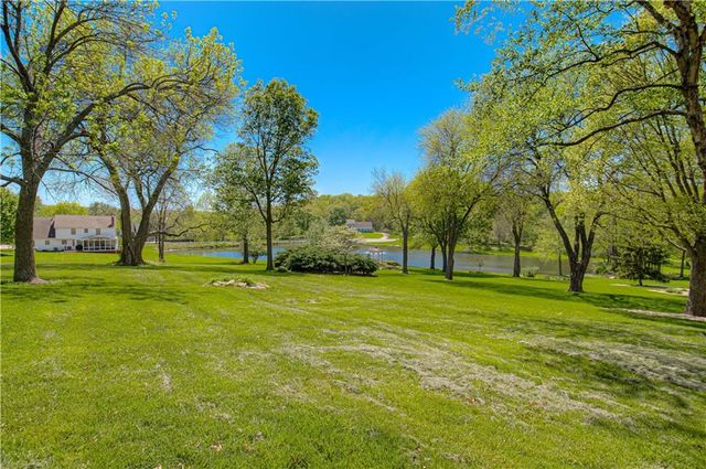 5801 W 164th Street, Stilwell, KS 66085