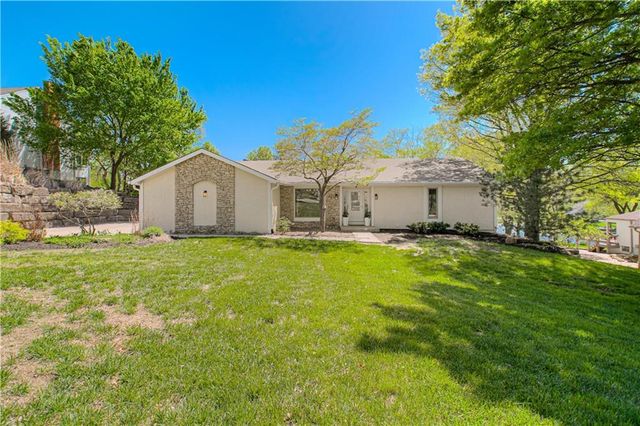 5801 W 164th Street, Stilwell, KS 66085