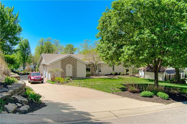 5801 W 164th Street, Stilwell, KS 66085