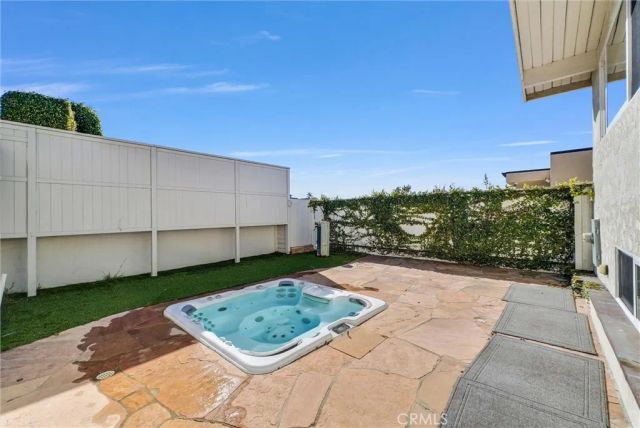 820 Acapulco Street, Laguna Beach, CA 92651