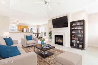 6015 Wooded Creek Dr 202, Louisville, KY 40291