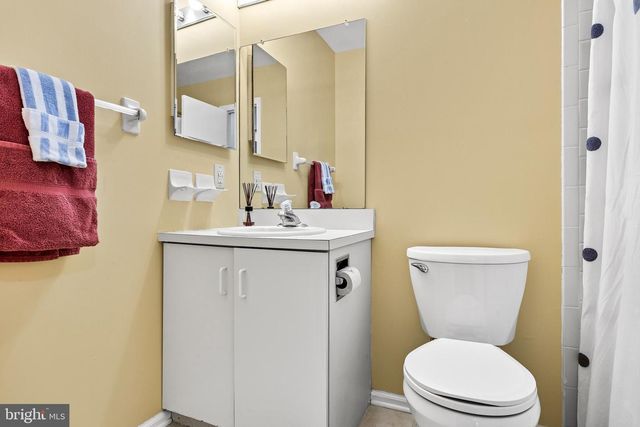 3704 FENWICK LN, Mount Laurel, NJ 08054