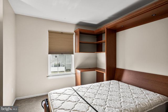 3704 FENWICK LN, Mount Laurel, NJ 08054