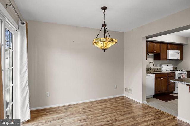 3704 FENWICK LN, Mount Laurel, NJ 08054