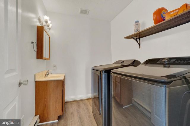 29 HIGH ST, Stewartstown, PA 17363