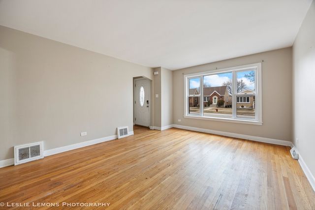 5431 S Natoma Avenue, Chicago, IL 60638