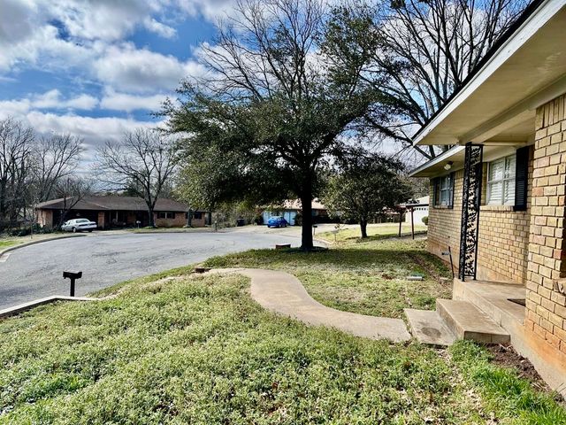 903 Seymore Circle, Denison, TX 75020