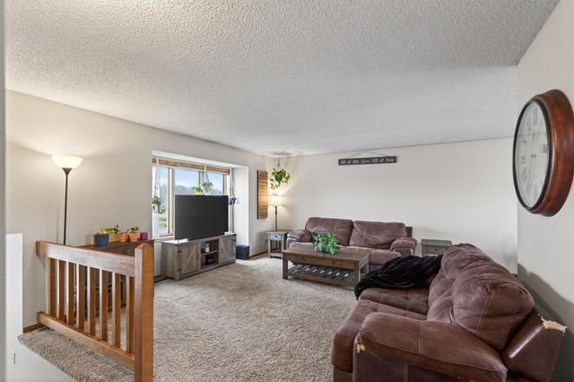 14620 Hayes Road, Apple Valley, MN 55124
