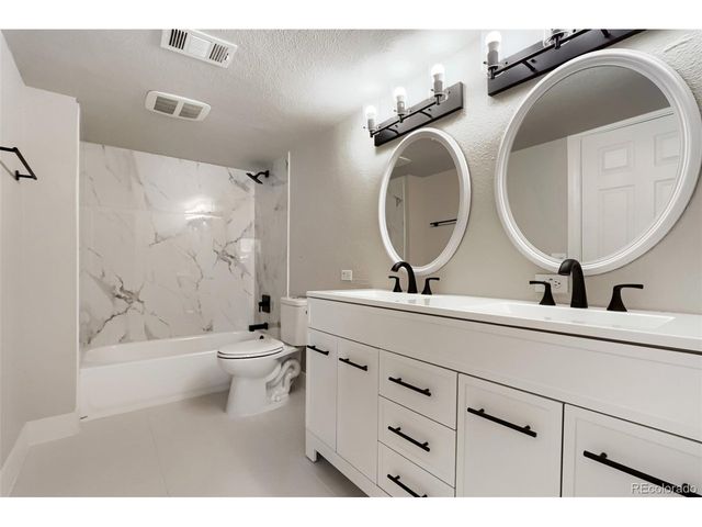 3800 S Quintero Cir, Aurora, CO 80013