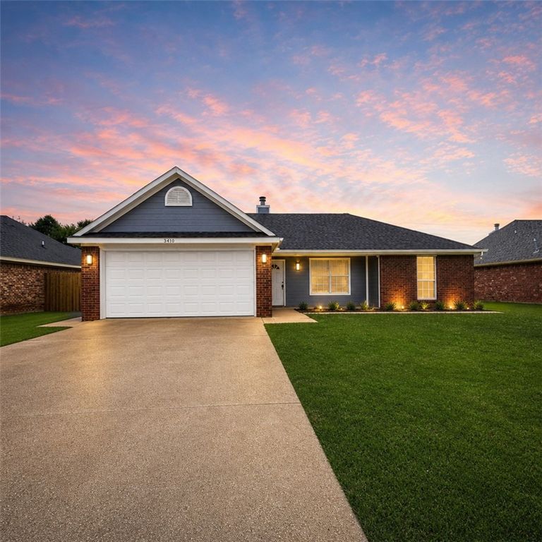 1309 E Kara Lane, Rogers, AR 72758