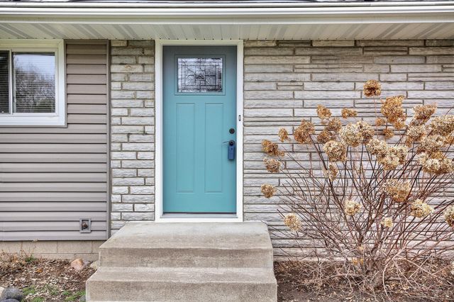 267 Hanska Court, Shoreview, MN 55126