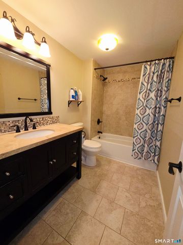 12 West Meadow Lane 2, Middletown, CT 06457