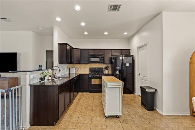 2804 Thompson Farm Lane, Yukon, OK 73099