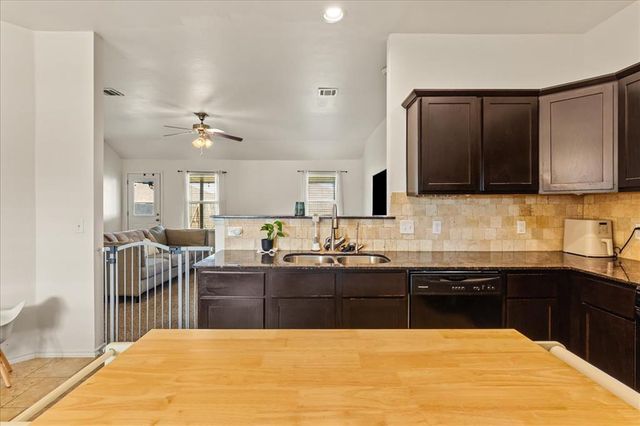 2804 Thompson Farm Lane, Yukon, OK 73099