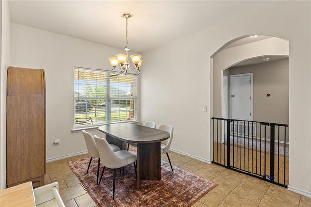 2804 Thompson Farm Lane, Yukon, OK 73099