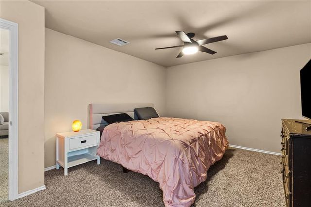 2804 Thompson Farm Lane, Yukon, OK 73099