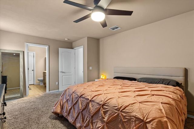 2804 Thompson Farm Lane, Yukon, OK 73099