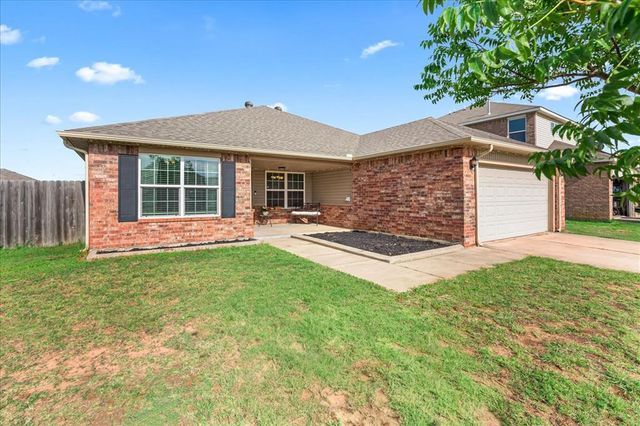 2804 Thompson Farm Lane, Yukon, OK 73099
