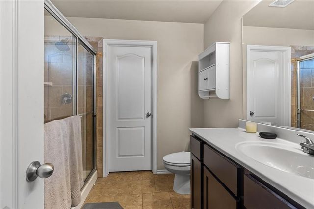 2804 Thompson Farm Lane, Yukon, OK 73099