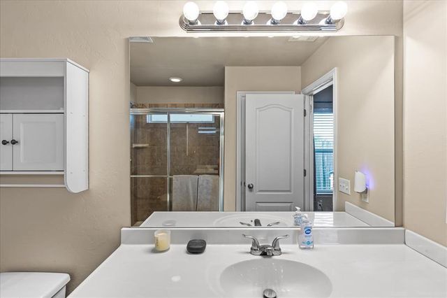 2804 Thompson Farm Lane, Yukon, OK 73099