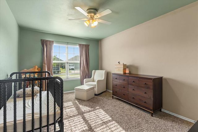 2804 Thompson Farm Lane, Yukon, OK 73099