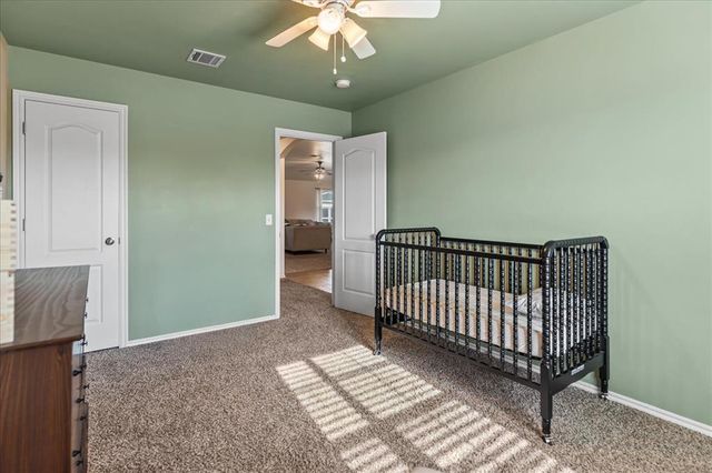 2804 Thompson Farm Lane, Yukon, OK 73099