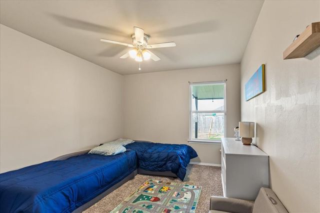 2804 Thompson Farm Lane, Yukon, OK 73099