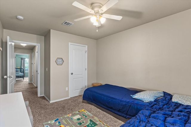 2804 Thompson Farm Lane, Yukon, OK 73099