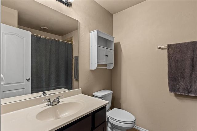 2804 Thompson Farm Lane, Yukon, OK 73099