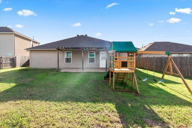 2804 Thompson Farm Lane, Yukon, OK 73099