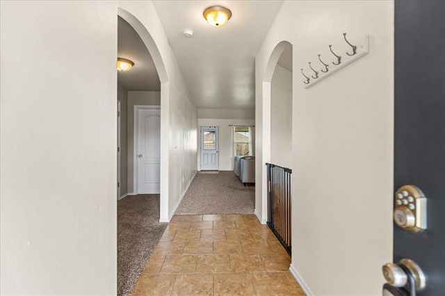 2804 Thompson Farm Lane, Yukon, OK 73099