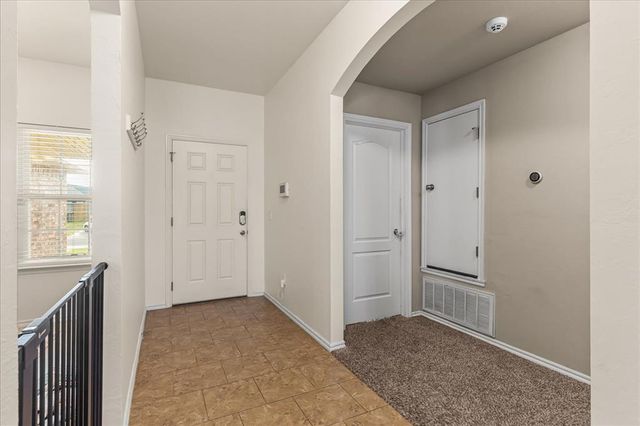 2804 Thompson Farm Lane, Yukon, OK 73099