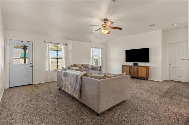 2804 Thompson Farm Lane, Yukon, OK 73099
