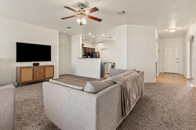 2804 Thompson Farm Lane, Yukon, OK 73099