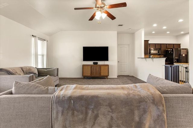 2804 Thompson Farm Lane, Yukon, OK 73099