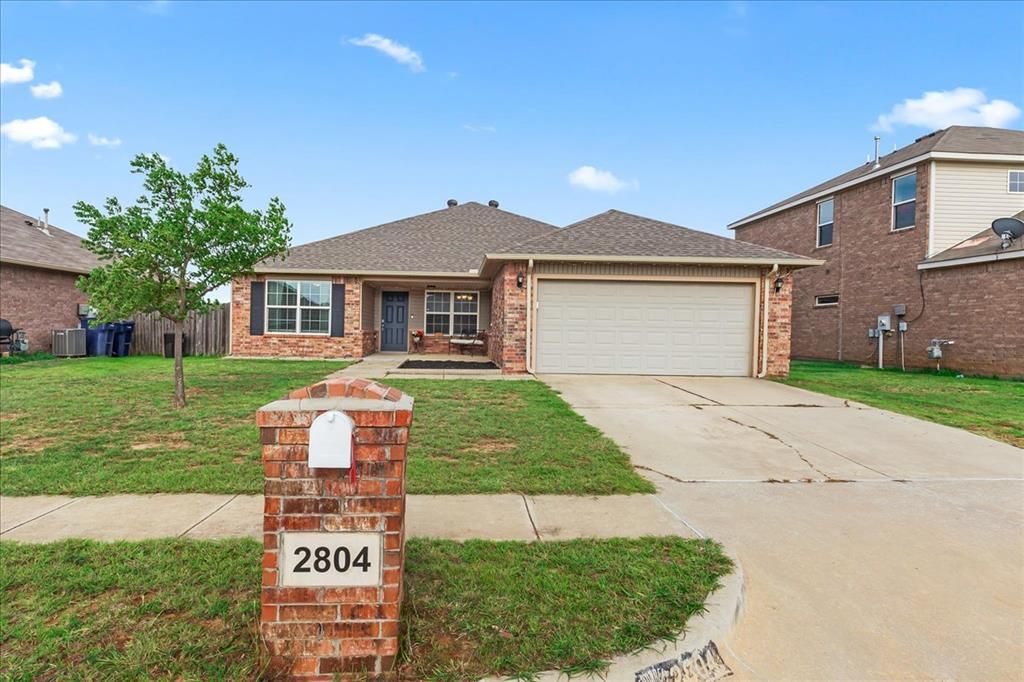 2804 Thompson Farm Lane, Yukon, OK 73099