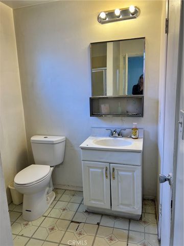 11743 Slater, Los Angeles, CA 90059