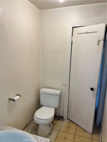 11743 Slater, Los Angeles, CA 90059