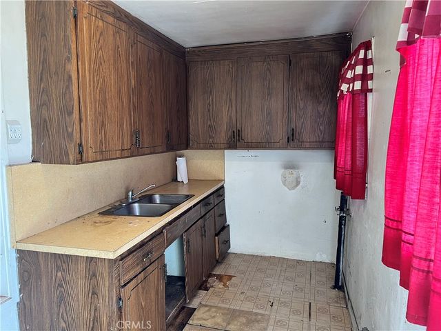 11743 Slater, Los Angeles, CA 90059