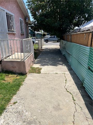 11743 Slater, Los Angeles, CA 90059