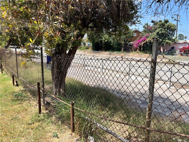 11743 Slater, Los Angeles, CA 90059