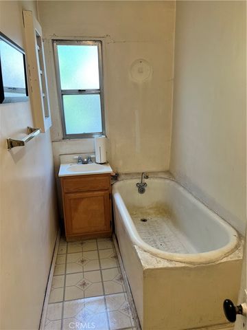 11743 Slater, Los Angeles, CA 90059