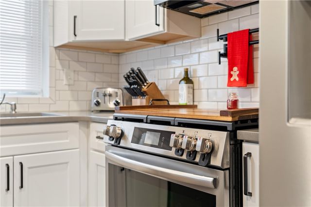 31 Harrison St, Crafton, PA 15205