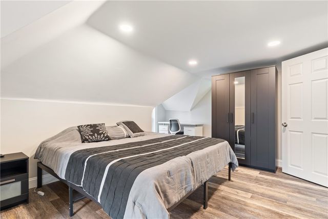 31 Harrison St, Crafton, PA 15205