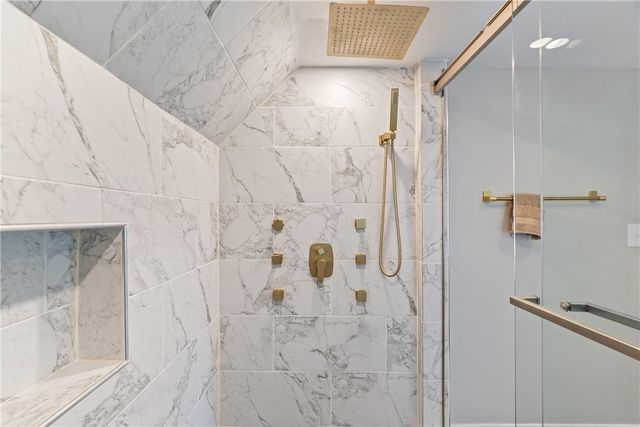 31 Harrison St, Crafton, PA 15205