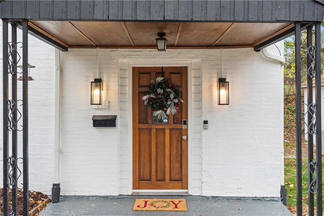 31 Harrison St, Crafton, PA 15205