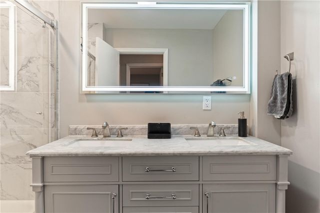 31 Harrison St, Crafton, PA 15205