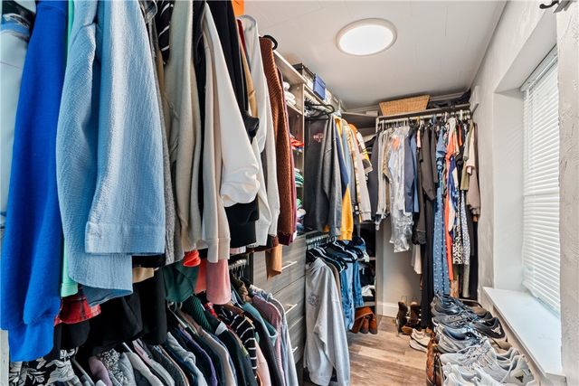 31 Harrison St, Crafton, PA 15205