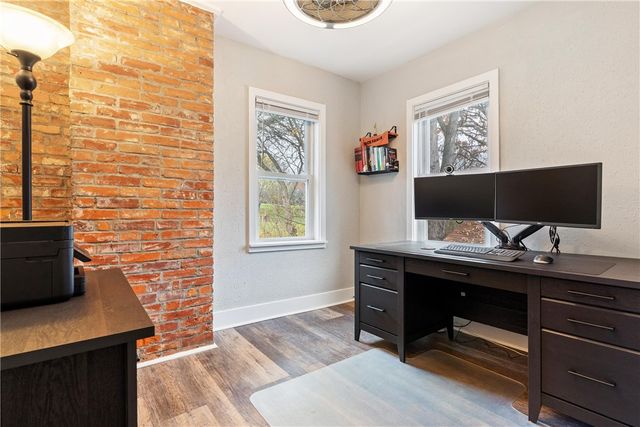 31 Harrison St, Crafton, PA 15205