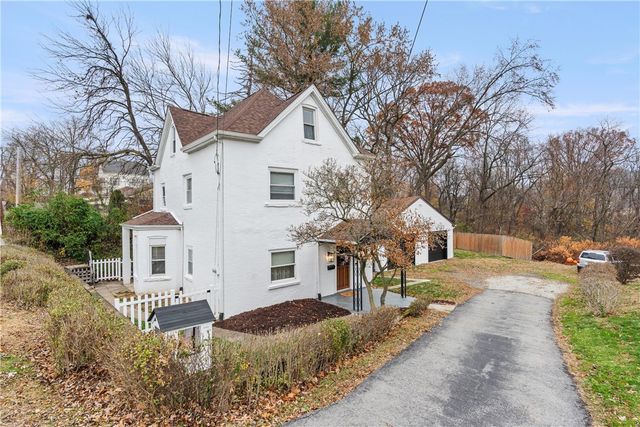 31 Harrison St, Crafton, PA 15205